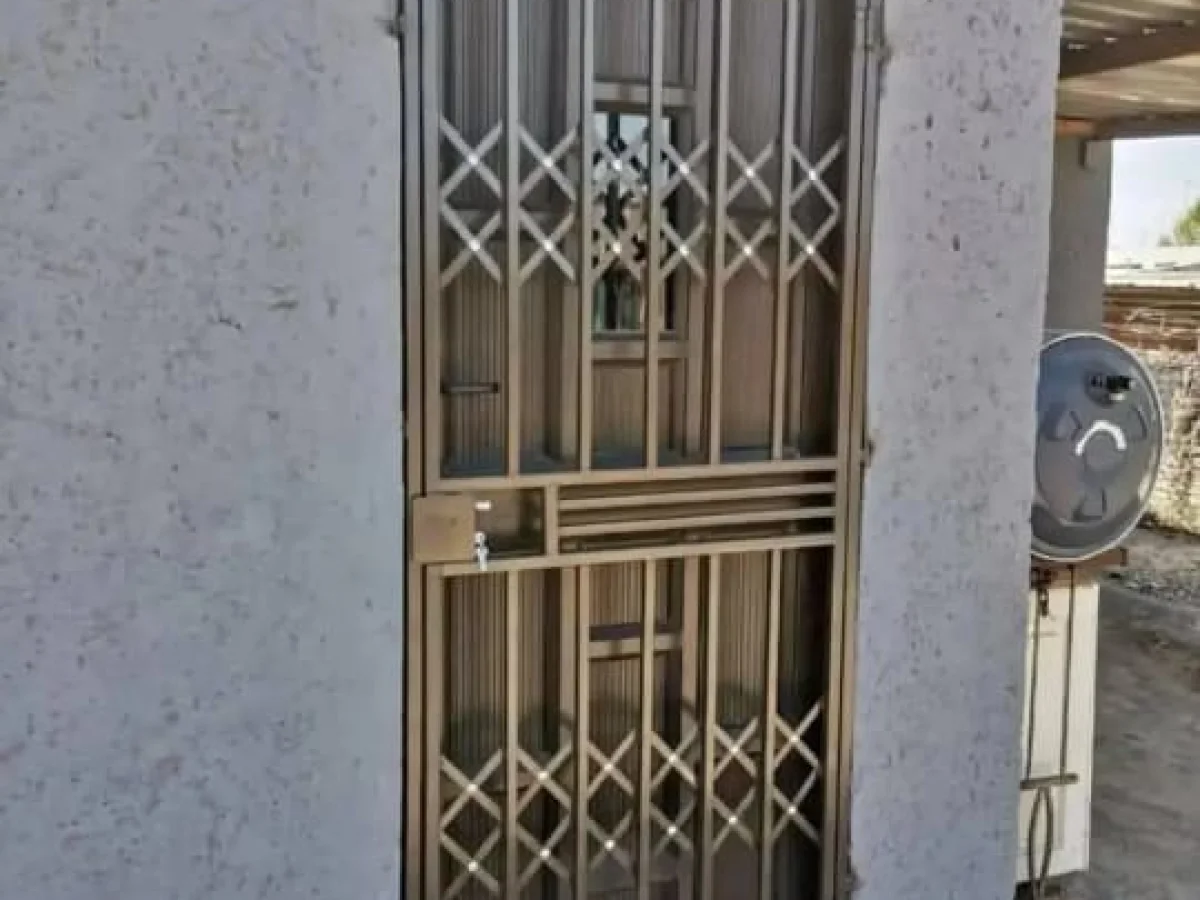Door burglars